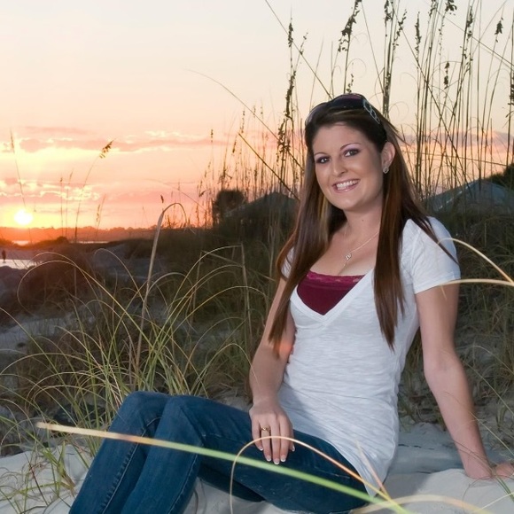 Meet your Posher, Nicole - Picture 4 of 15